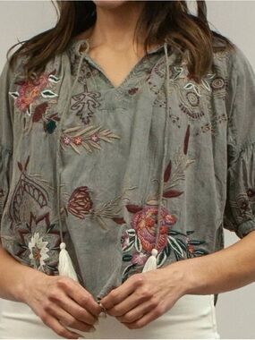 ⭐️Kyla Seo Embroidered Frayed Tunic⭐️